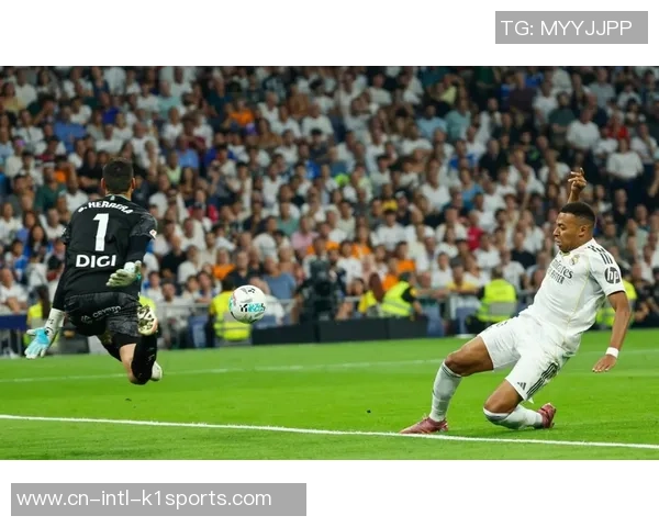 皇马TV：裁判称强度缺乏所以不判罚点球，他们很难算足球从业者